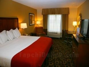 Khách sạn Holiday Inn Express & Suites Salina