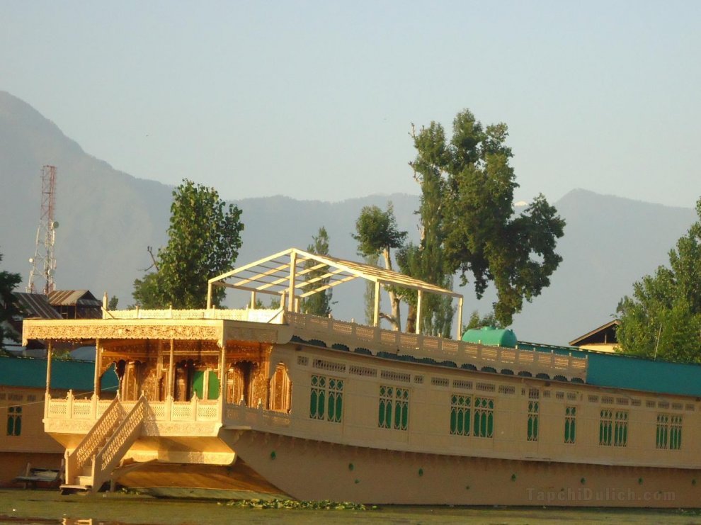 Marco Polo Houseboats