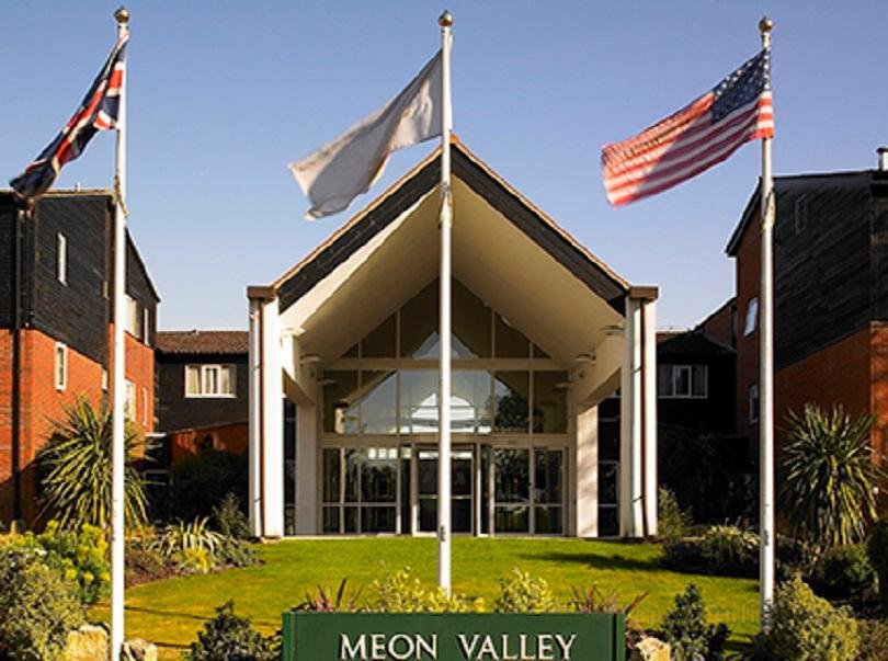Khách sạn Meon Valley & Country Club