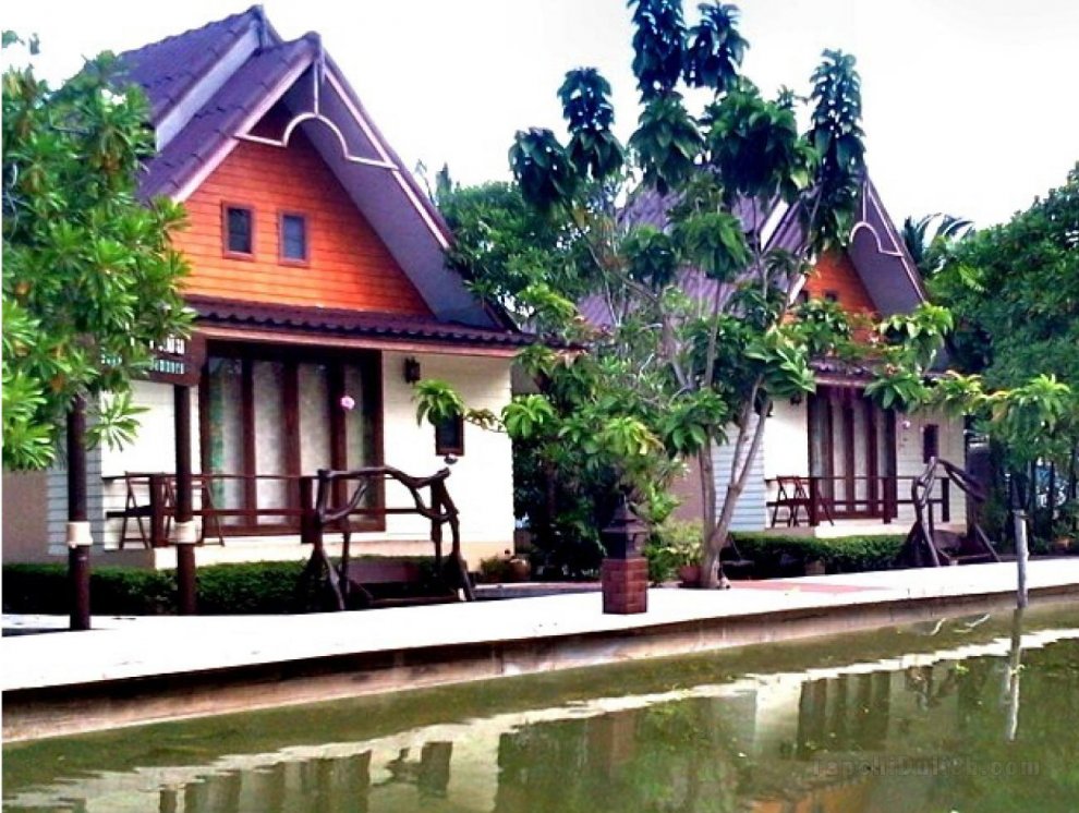 Baan Thai Damnoen Canal House Resort