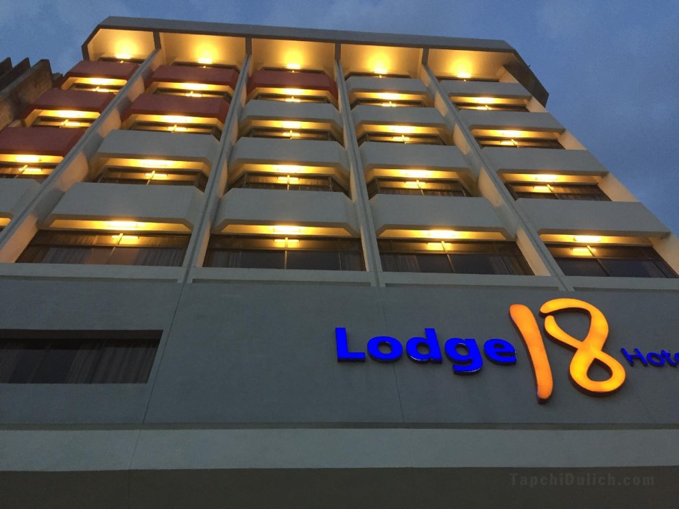 Khách sạn Lodge 18