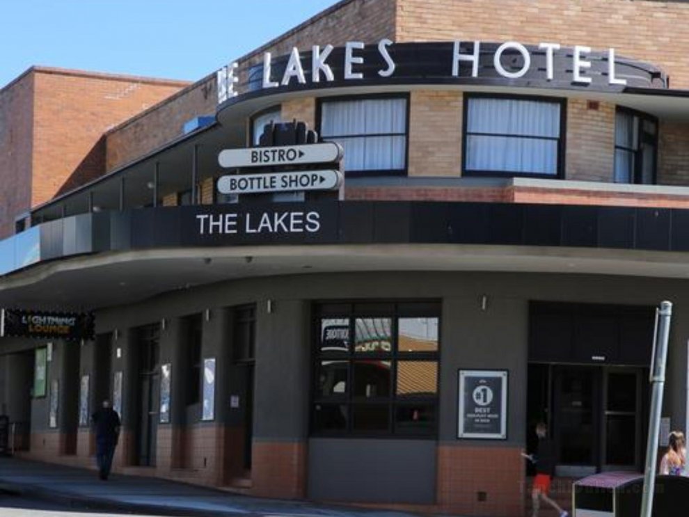 Khách sạn The Lakes