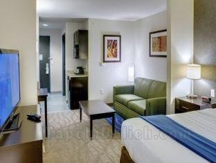 Holiday Inn Express & Suites Overland Park