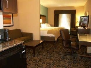 Holiday Inn Express & Suites - Cleveland Northwest