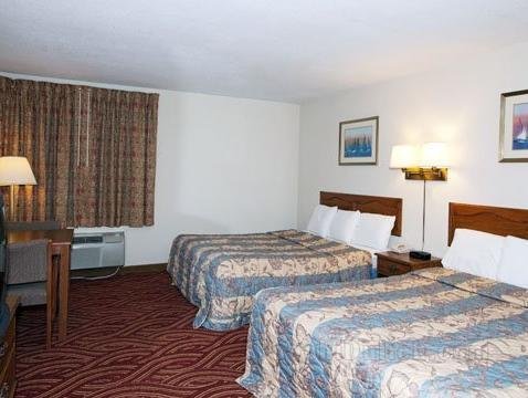 Econo Lodge Inn and Suites Stevens Point