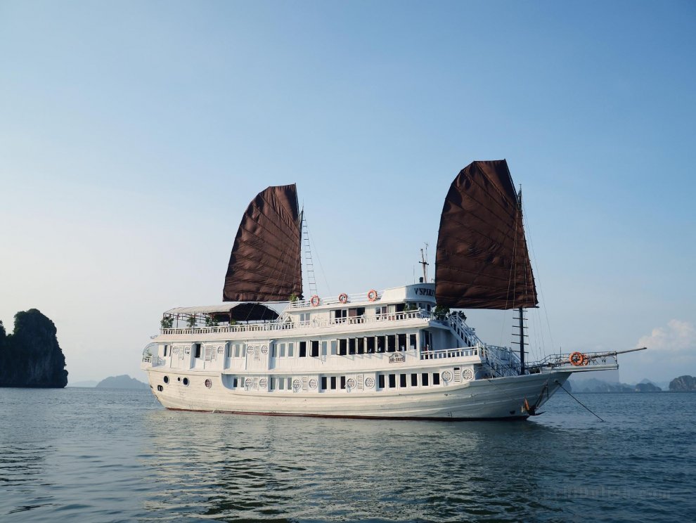 V'Spirit Classic Cruises Halong