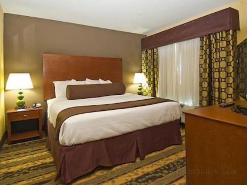 Best Western Plus Tupelo Inn and Suites