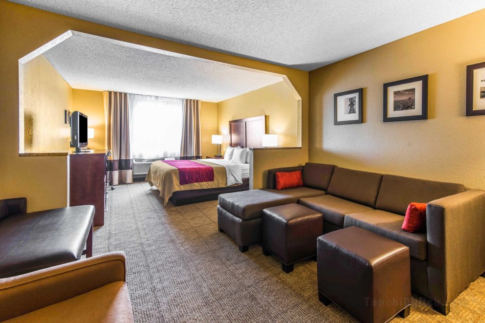 Comfort Inn & Suites Hays I-70