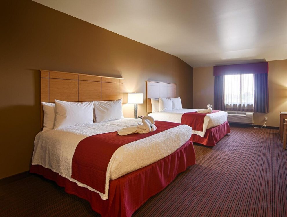 Best Western Golden Prairie Inn and Suites