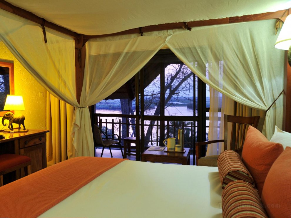 Cresta Mowana Safari Resort & Spa
