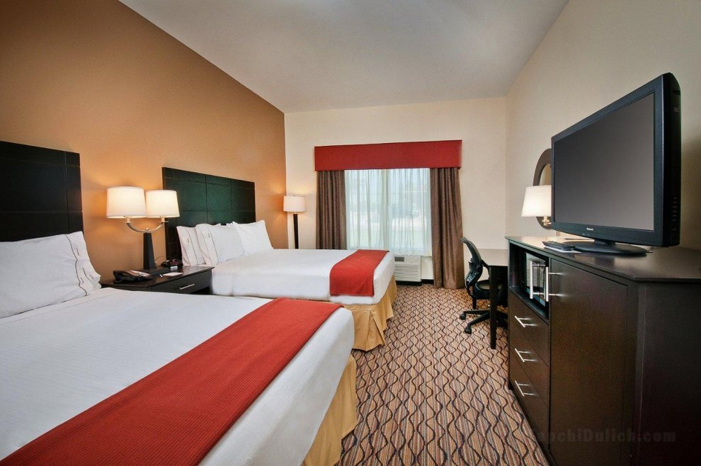 Khách sạn Holiday Inn Express and Suites Pearsall