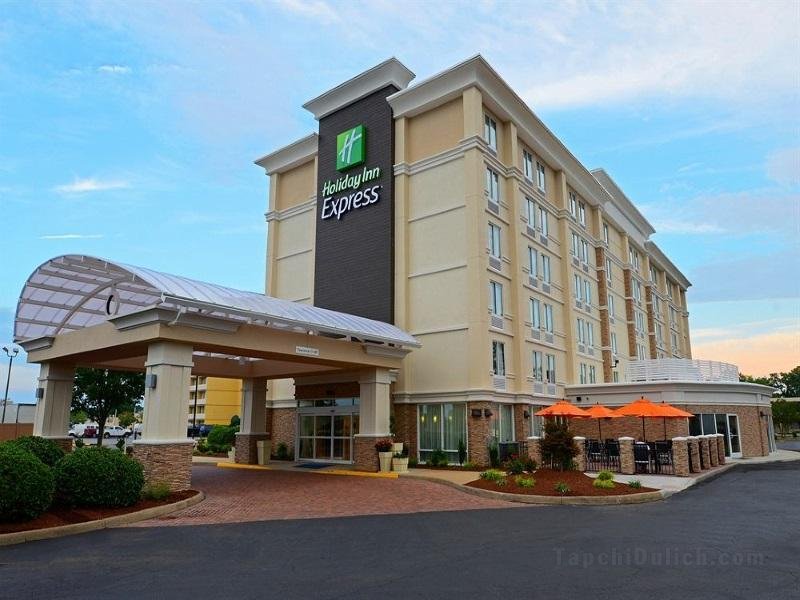 Khách sạn Holiday Inn Express s- Hampton