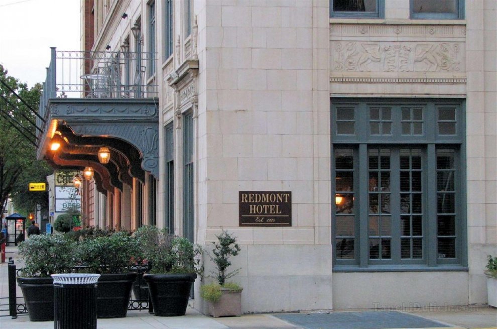 Khách sạn Redmont Birmingham, Curio Collection by Hilton
