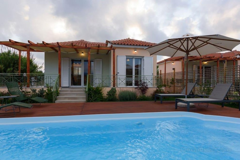 Venus, stylish villa with pool 2min to the beach