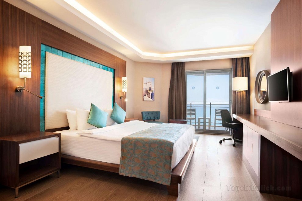 Khách sạn Ramada & Suites by Wyndham Kusadasi