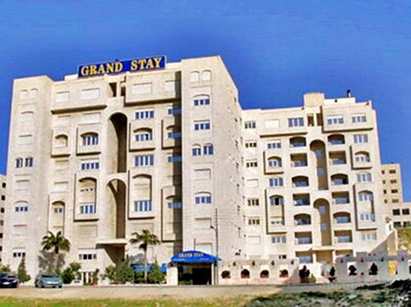 Khách sạn Grand Stay Suites