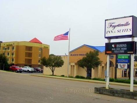 Red Roof Inn & Suites Fayetteville-Fort Bragg