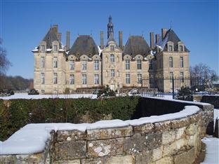 Chateau de Saint Loup Guest House