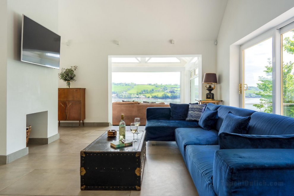 The Curlews - Boutique Home with Spa, Sea Views