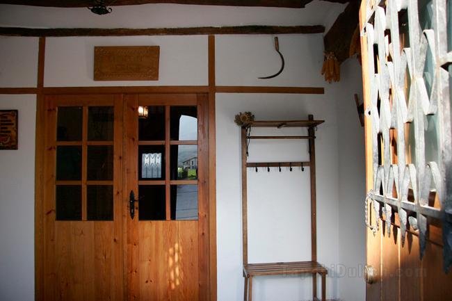 102449 - House in Hiriberri