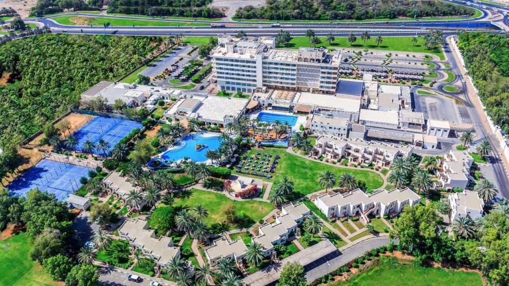 Khách sạn Radisson Blu and Resort Al Ain