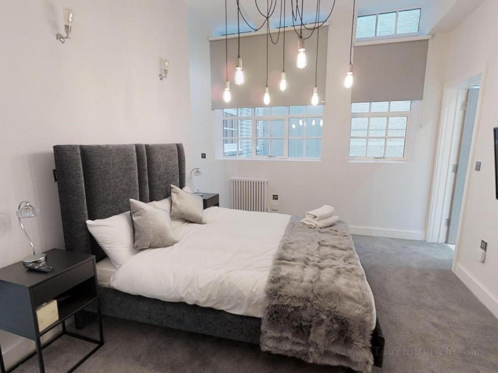 The Grand Apartment by Sassie Homes, City Centre