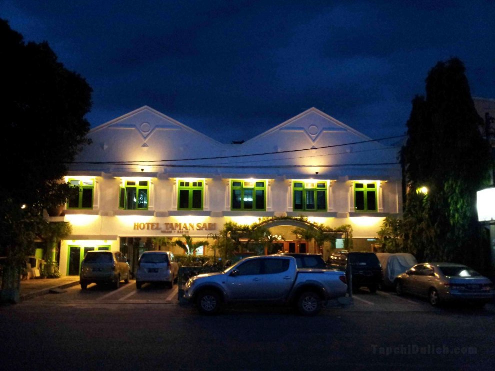 Khách sạn Taman Sari