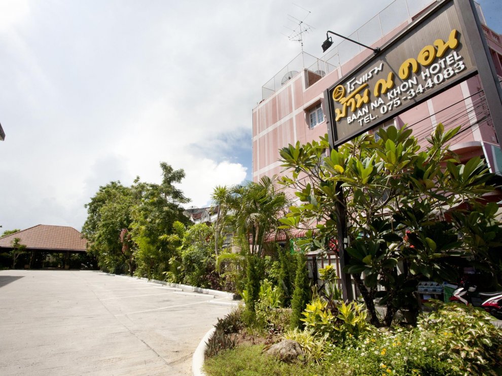 Khách sạn Baan Na Khon