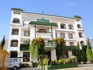Khách sạn Jai Ma Inn