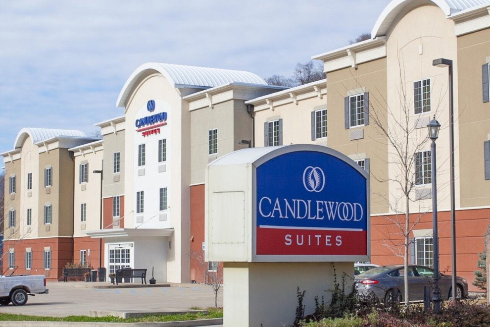 Khách sạn Candlewood Suites Logan