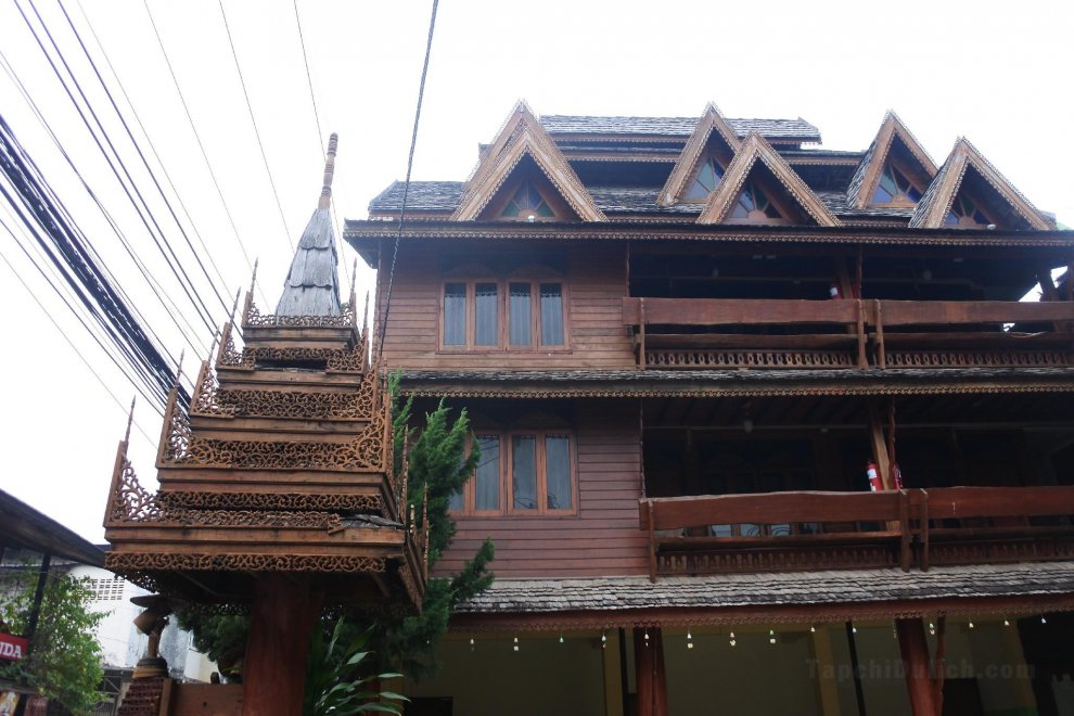 Khách sạn Bua khao