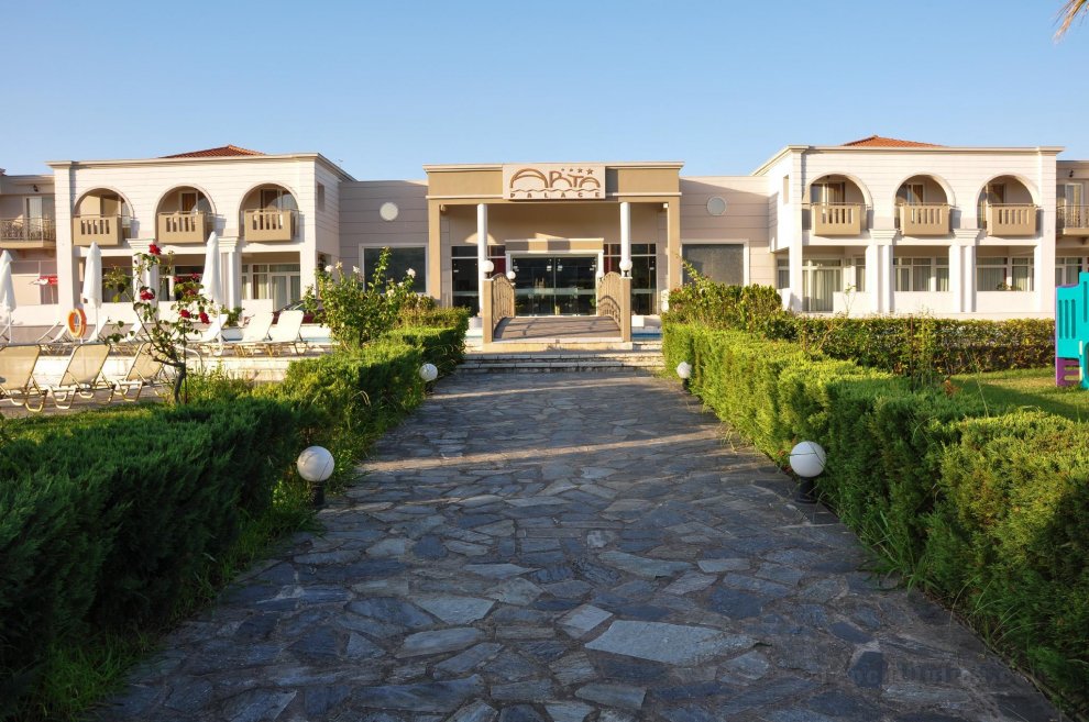 Khách sạn ARTA PALACE