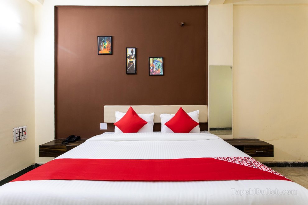 Khách sạn OYO 24109 Santushti