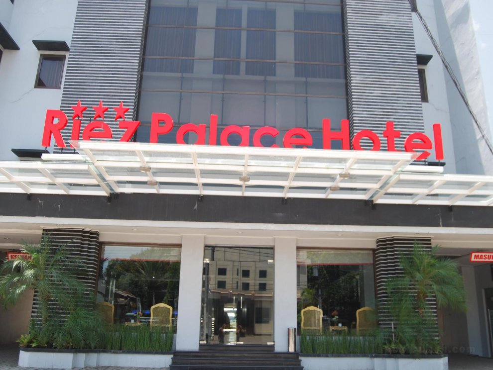 Khách sạn Riez Palace