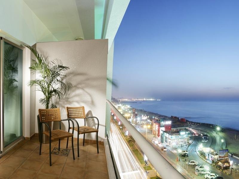 Khách sạn Ramada by Wyndham Beach Ajman