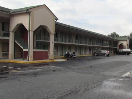 Motel 6-Gainesville, GA