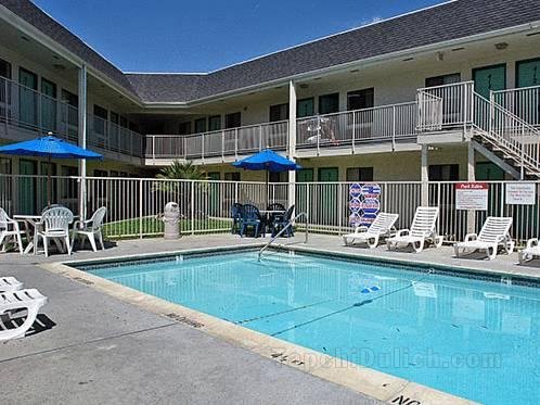 Motel 6-Riverside, CA - South