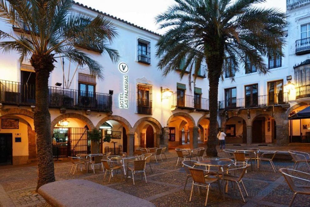 Khách sạn Las Palmeras by Vivere Stays