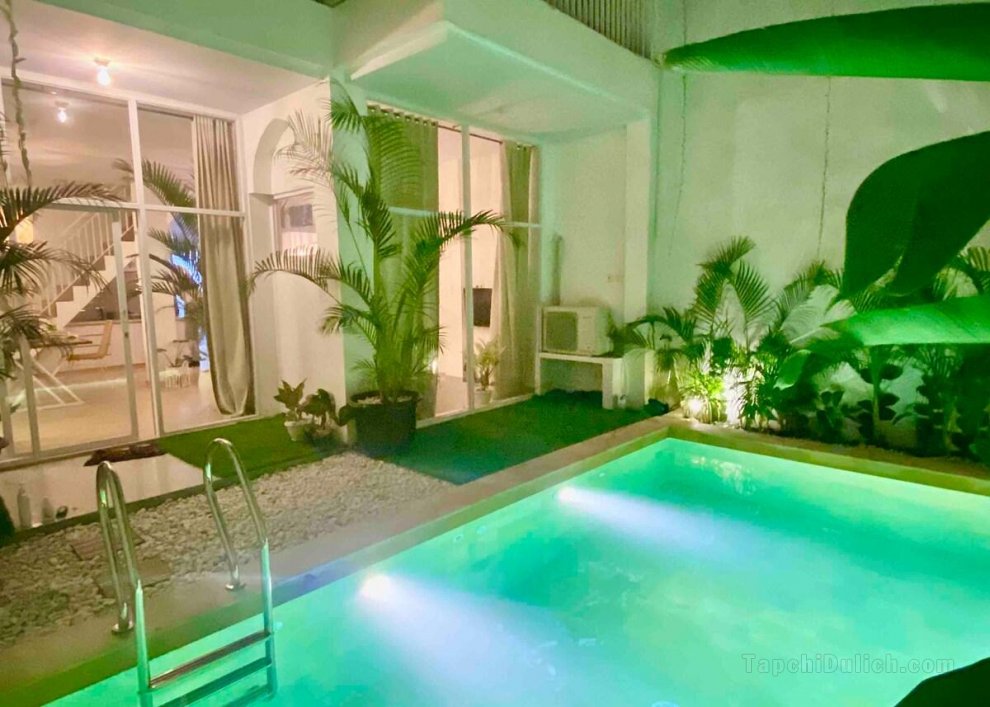YellowHouse: Modern villa w/pool - central loc.