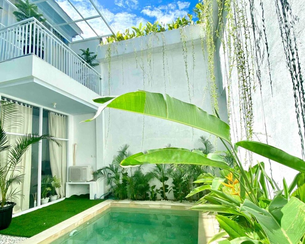 YellowHouse: Modern villa w/pool - central loc.