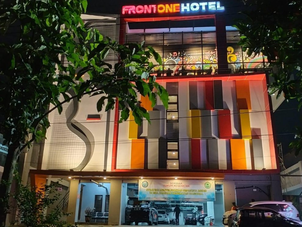 Khách sạn Front One Tulungagung
