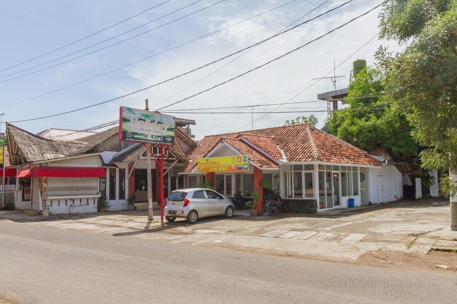 RedDoorz Plus near Pantai Barat Pangandaran.
