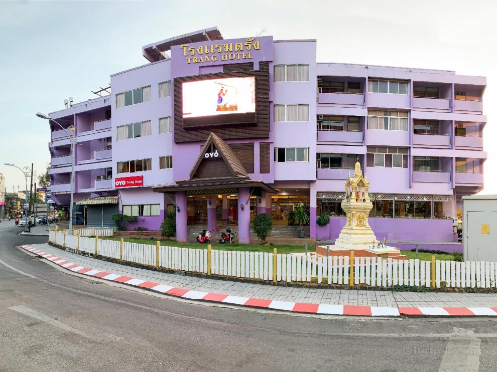 OYO 565 Trang Hotel