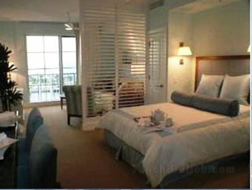 Harborside Suites at Little Harbor