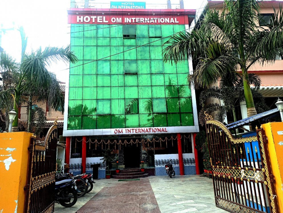 Khách sạn Om International