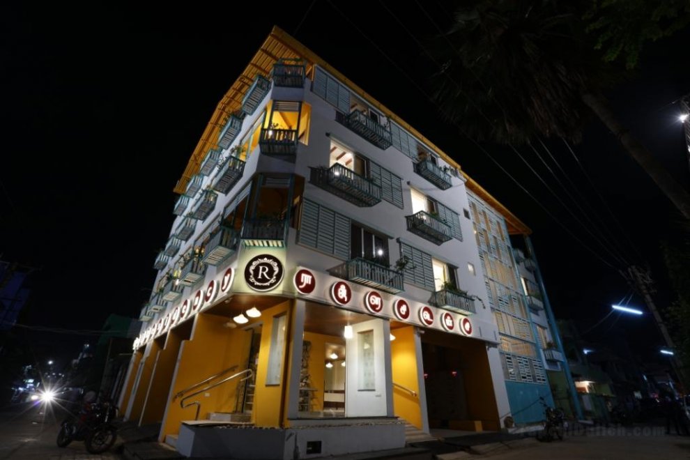 Khách sạn Raj Residency