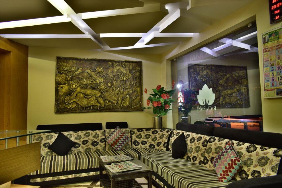 Khách sạn Raja Rani Residency