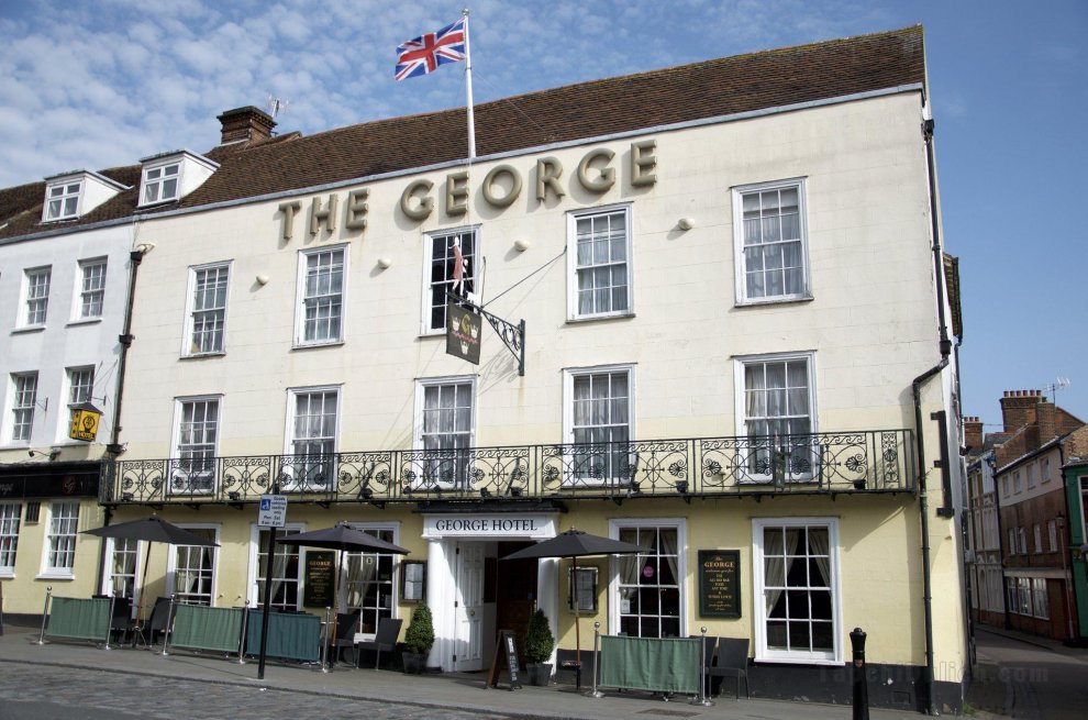 Khách sạn The George