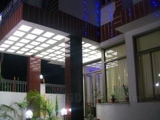 Khách sạn Viraat Inn