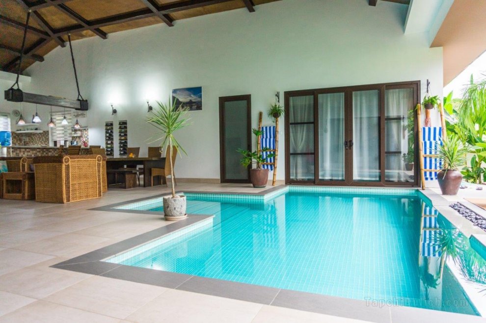 Luxury Huge Villa 400m2 with Pool Near Lio Beach